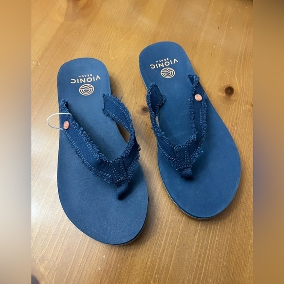 Vionic Beach Shoes - Vionic Beach Unwind Women’s Canvas Slip On Flip Flops in navy size 6